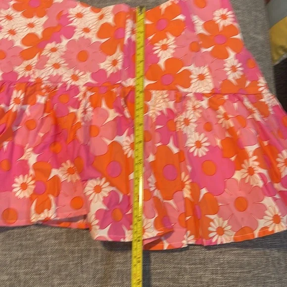 Collective the Label Petite exclusive frill hem mini skirt in 60s floral… - Picture 16 of 16